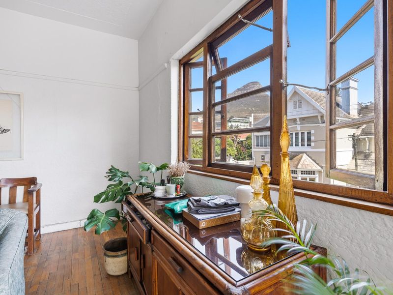 Charming Art Deco Corner Apartment with North Facing Views in Upper Gardens - Photo 8