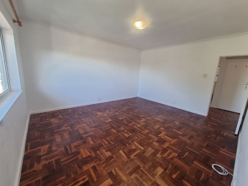 Newly Renovated Spacious Two-bedroom Apartment To Rent in Tamboerskloof! - Photo 7