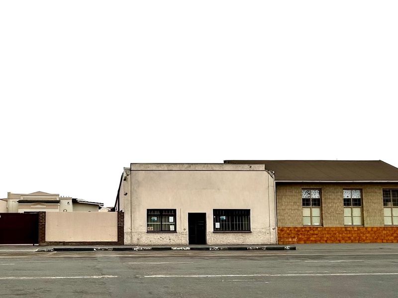 Prime Central Property – Retail, Storage or Investment Opportunity - Photo 2