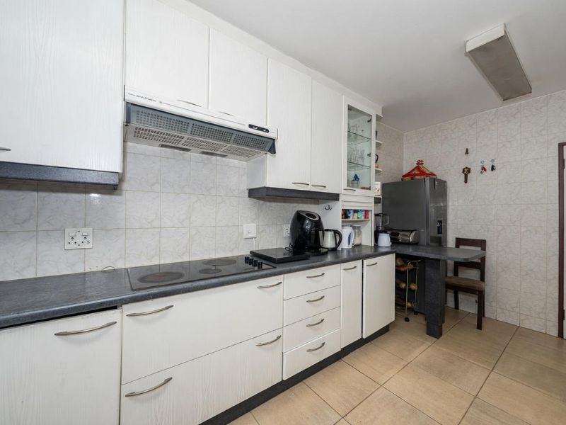 VERY WELL PRICED 3 BEDROOM HOME WITH STAFF QUATERS FOR SALE IN ILLOVO - Photo 9