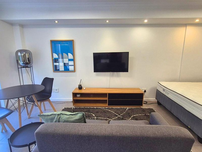 Stylish Fully Furnished Studio in The Beaumont – Ready to Move In! - Photo 3