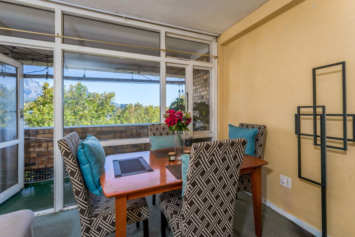 Spacious North-facing apartment with Balcony, Garage and Mountain views - Photo 3