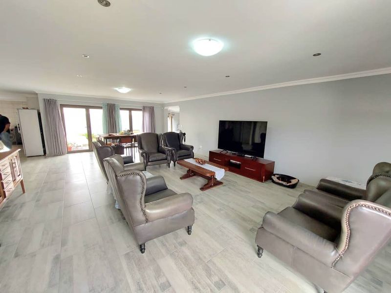 Stunning Home For Sale - Photo 3