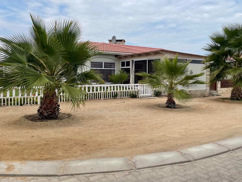 House with superior quality and finishes in exclusive and prestige security retirement complex in Ocean View, Swakopmund - Photo 2