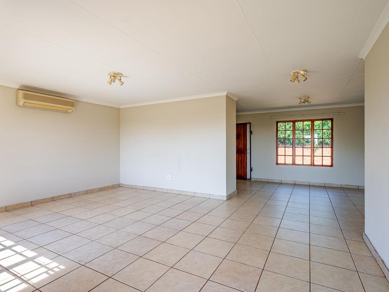 A HOME TO GROW INTO – WATERFORD COUNTRY ESTATE, WATERFALL 2 - Photo 6