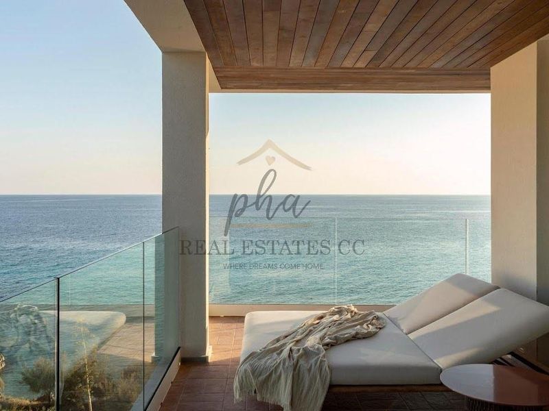 Experience Unmatched Coastal Elegance - Photo 1