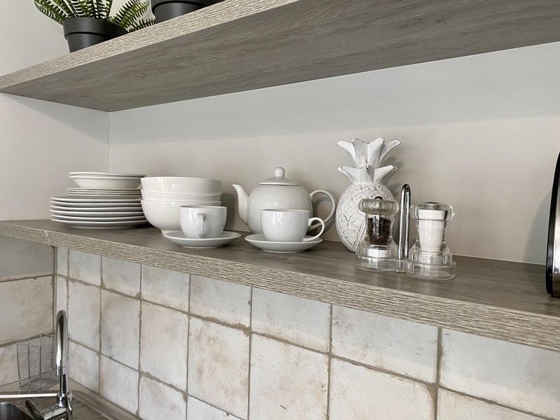 Coastal Chic Garden Apartment – 1 Road from the Beach - Photo 10