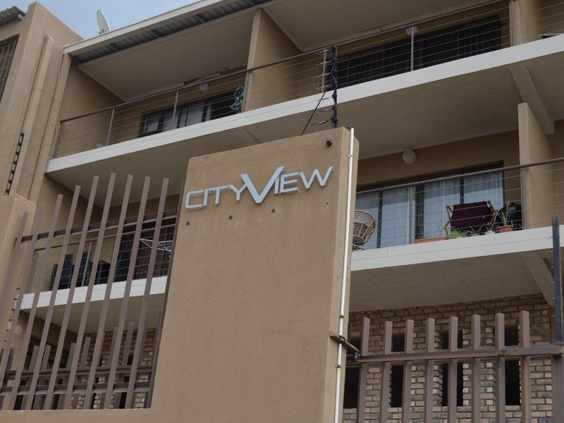 City View! One Bedroom Apartment on the ground floor. - Photo 8