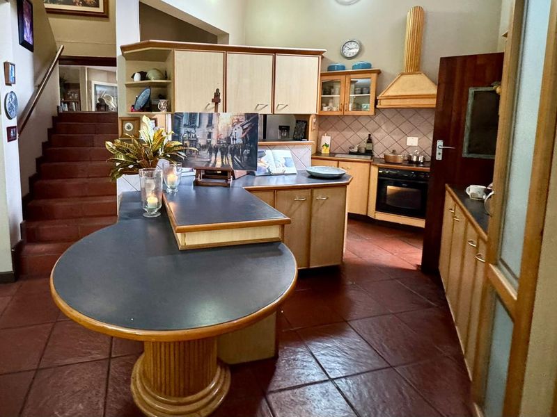 Spacious 4-Bedroom Family Home with Pool in Meer En See - Photo 2