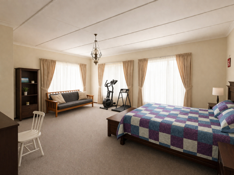 Spacious Family Living in Panorama - Photo 5