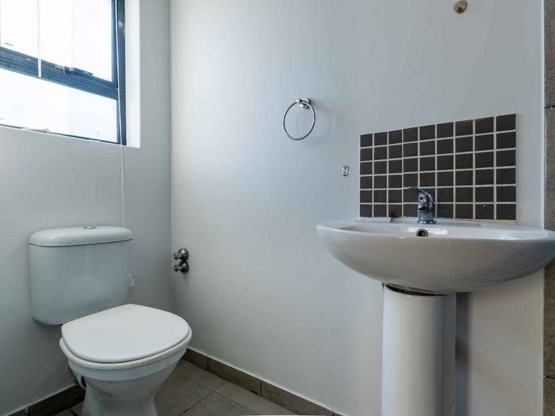 2 Bedroom Apartment - Photo 5