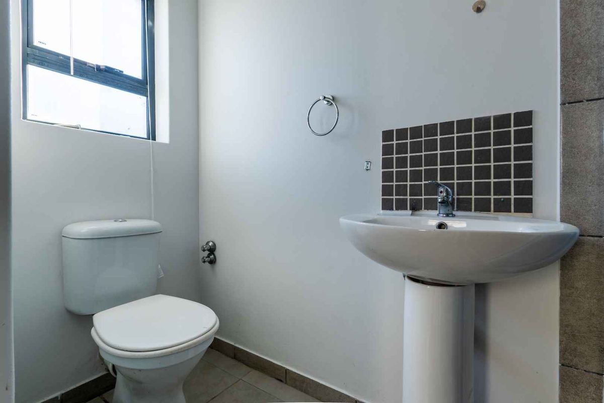2 Bedroom Apartment - Photo 5