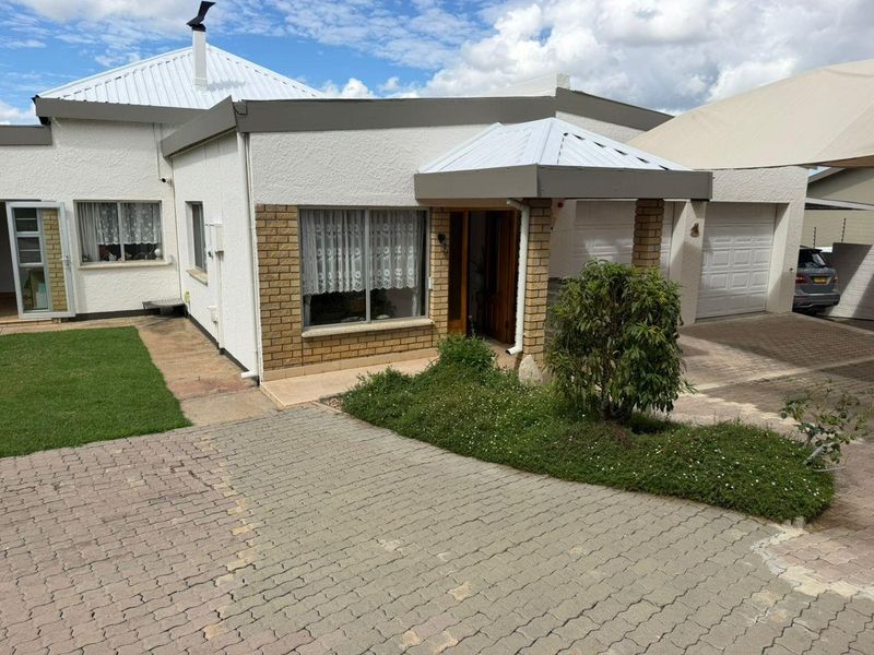 🏡 SPACIOUS 4-BEDROOM HOUSE SALE - OLYMPIA - Photo 2