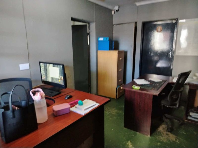 Prime Warehouse Lease in Alrode South: Elevate Your Business! - Photo 9