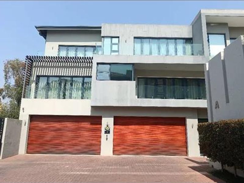 MANSION ON SALE - Photo 2