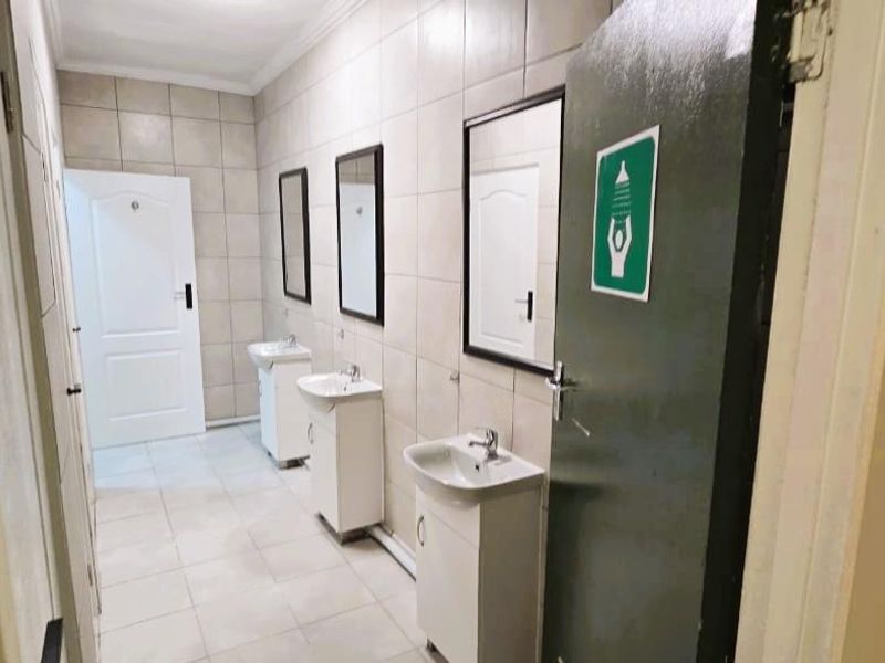 Room to rent for adult only at 159 Voortrekker Road - Photo 9