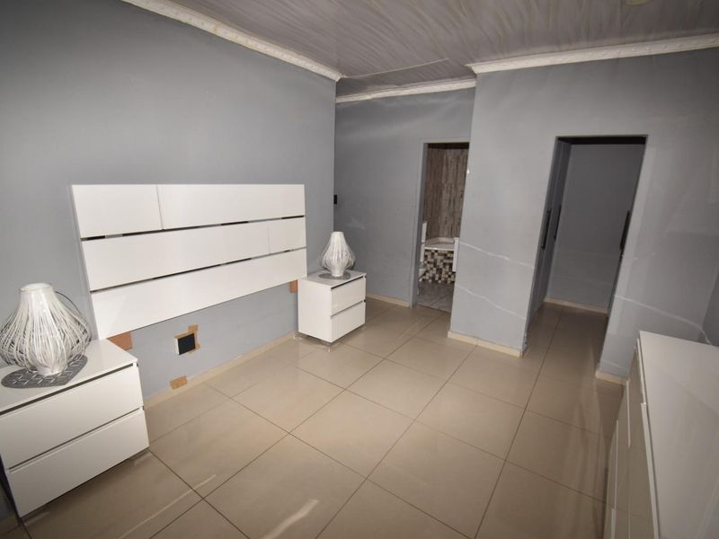 Charming 3-Bedroom Home with Flatlet in Crystal Park - Photo 10