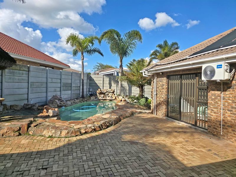 3 Bedroom Family home in Kleinbosch. - Photo 2