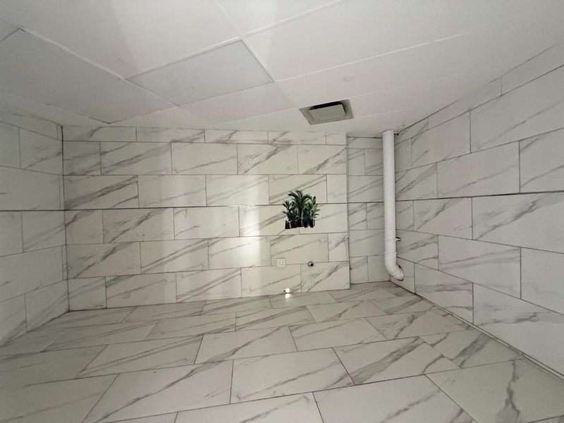 Retail Space Available Now - Prime Location - Photo 5