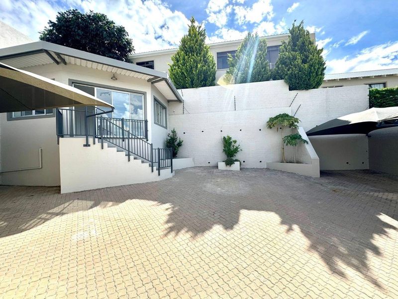 4 Bedroom House For Sale in Elisenheim - Photo 4