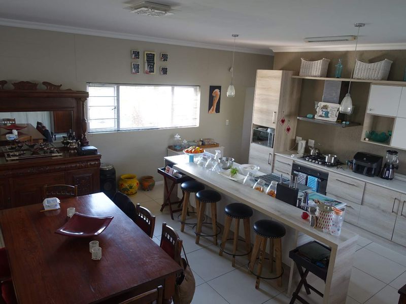 IMMACULATE MODERN DOUBLE-STORY TOWNHOUSE WITH SPACIOUS GARDEN - Photo 6