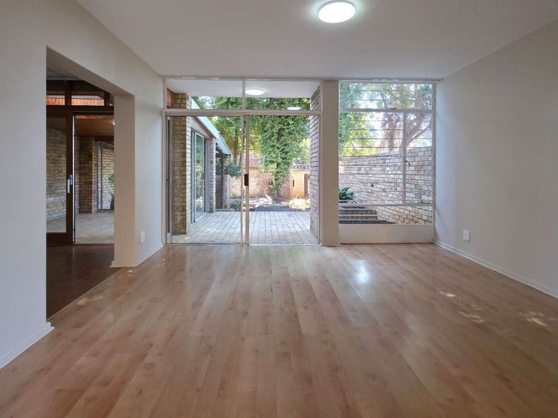 Refurbished Spacious 3 Bedroom Duplex Sandton Townhouses With Private Garden - Photo 3