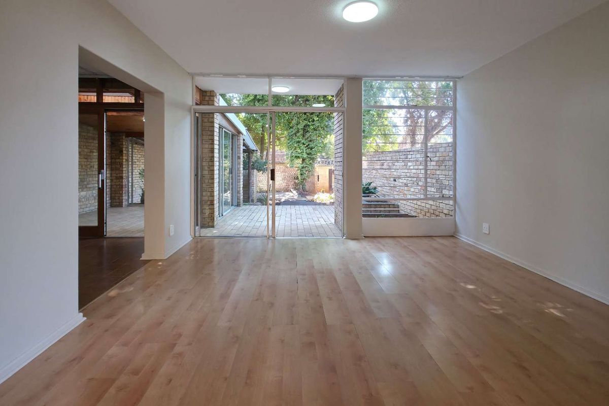 Refurbished Spacious 3 Bedroom Duplex Sandton Townhouses With Private Garden - Photo 3