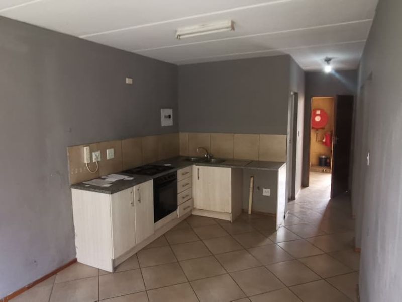 Open-Plan Living in a Delightful 2-Bedroom Home!! - Photo 2