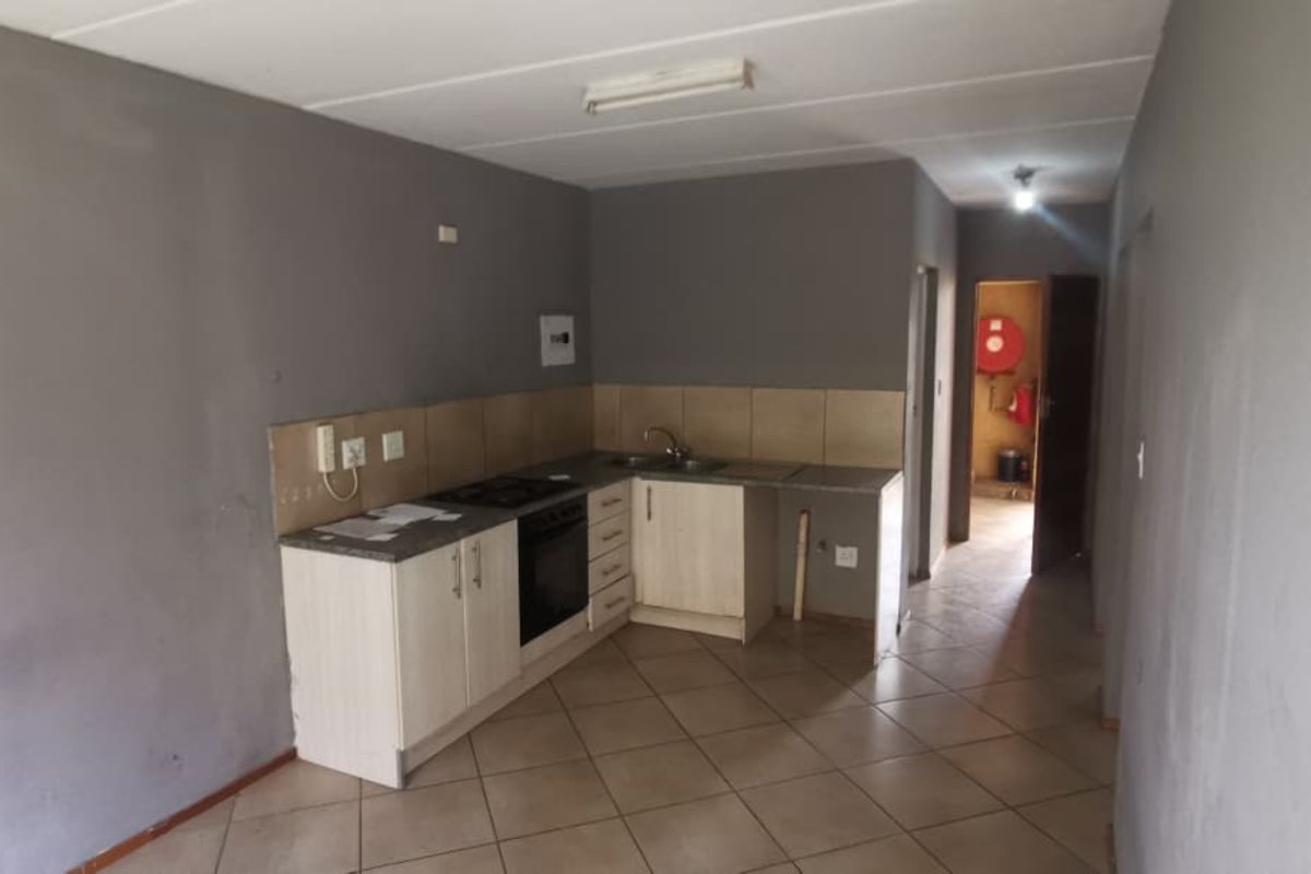 Open-Plan Living in a Delightful 2-Bedroom Home!! - Photo 2