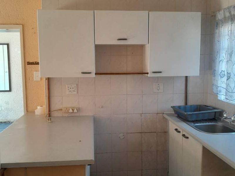 Secure complex grate location close to all amenities - Photo 6