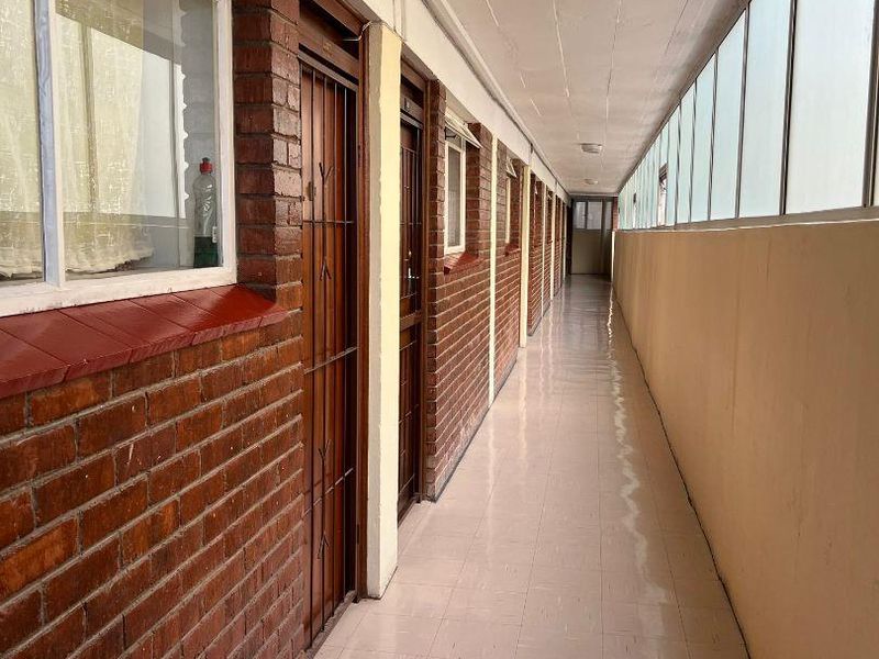 BACHELOR FLAT ELMDOR - Photo 2