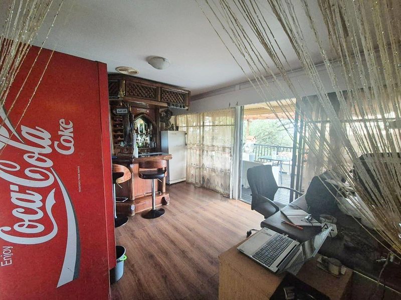 Charming Artistic Retreat with Exceptional Outdoor Entertainment Spaces - Photo 6