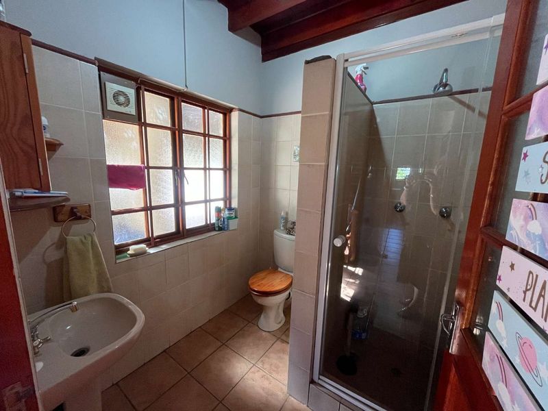 3-Bedroom Double-Storey Family Home with Separate 2-Bedroom Flat - Photo 9