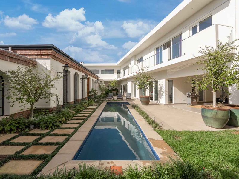 Luxury 6 Bedroom Home in Upper Claremont - Photo 1