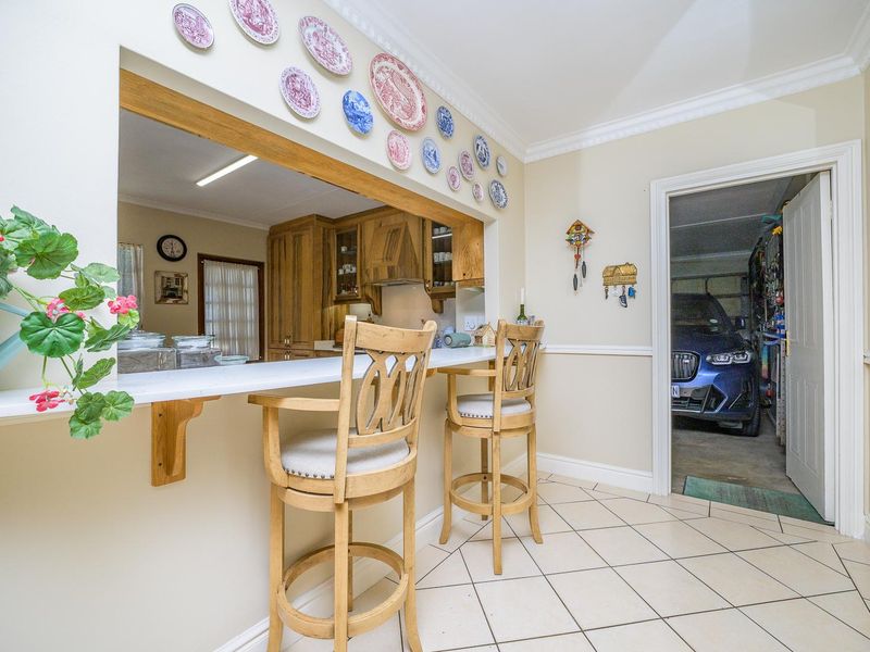 A rare find in Umhlanga Manors - a free standing home! - Photo 9