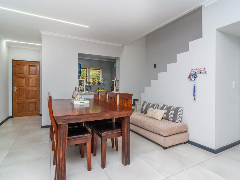 Ultra-modern 4-bedroom townhouse – Move-In Ready! - Photo 7