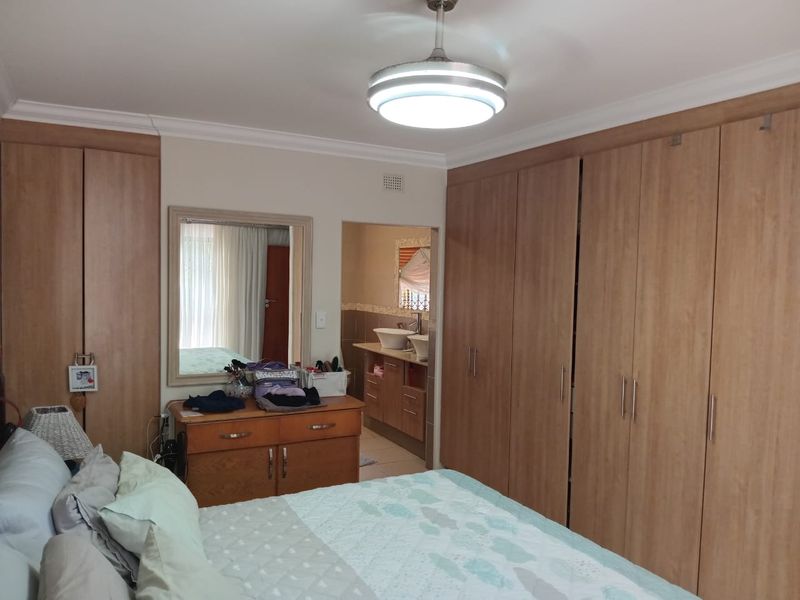 Your Everyday Escape – Space, Comfort & Entertaining Bliss! - Photo 9