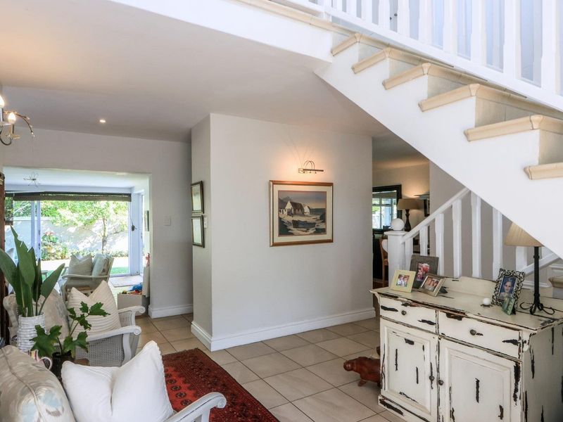 Charming Family Home in a Thriving Village Community - Photo 3