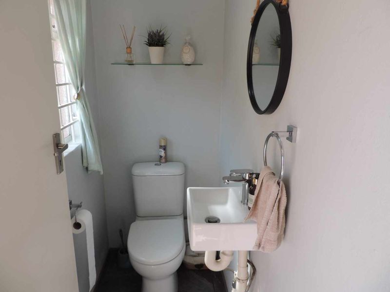 Two bedroomed duplex in secure Complex - Photo 4