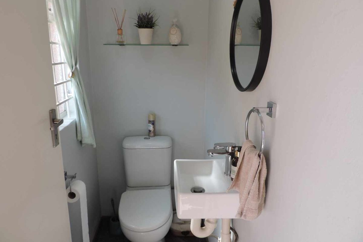 Two bedroomed duplex in secure Complex - Photo 4