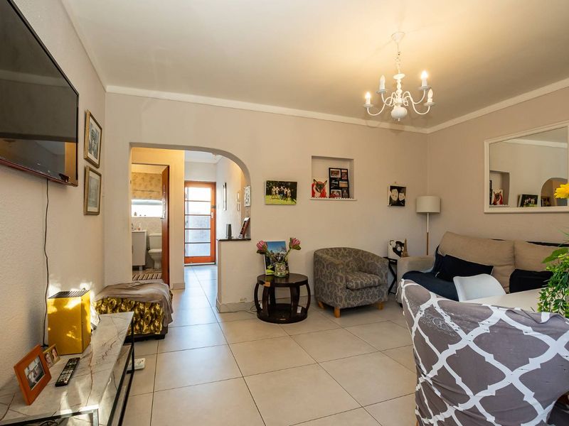 Charming Plumstead Retreat: Comfort & Convenience Await - Photo 7