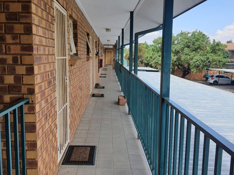 **Bachelor Apartment for Sale in Tranquil Rietfontein Location** - Photo 10