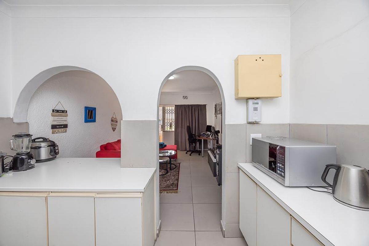 Modern 1 Bedroom Apartment with Balcony in Glenlily Parow - Photo 2
