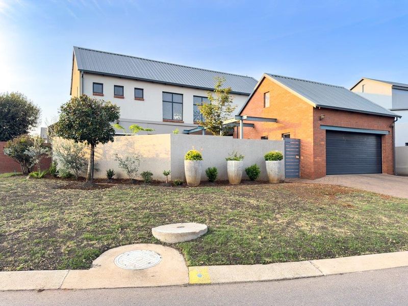 Modern corner stand luxury! - Photo 2