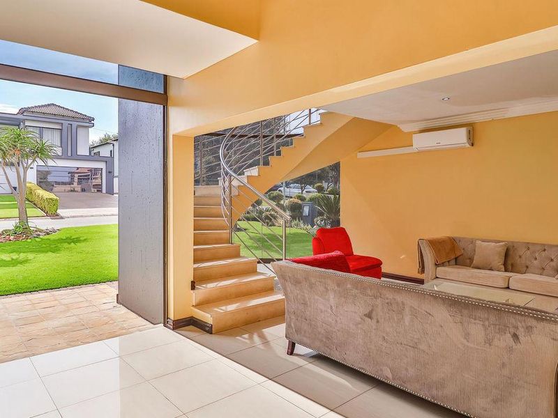 Grand 5 Bedroom Home in Aspen Hills Nature Estate - Photo 4