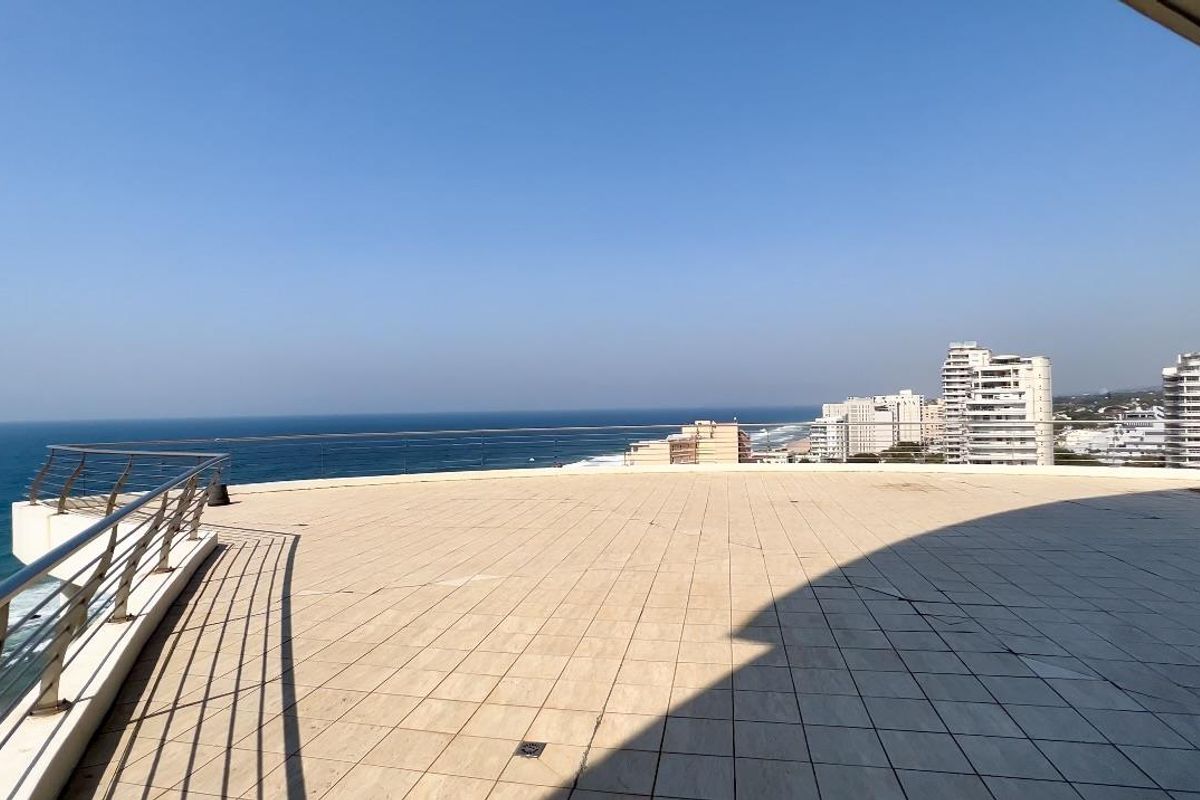 3 BEDROOM | 3.5 BATHROOM APARTMENT - Photo 3