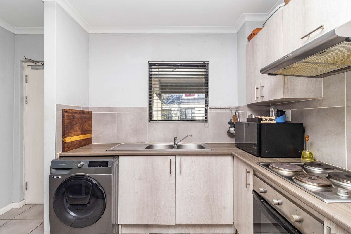 2-Bedroom Apartment for Sale in Kuilsriver - Photo 3