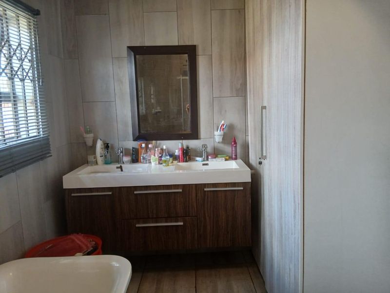 Three bedrooms house for sale in Mountain View - Photo 1
