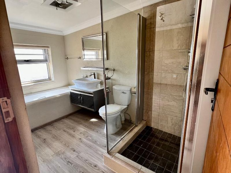 6 Bedroom House FOR SALE in River Plots, Swakopmund - Photo 6