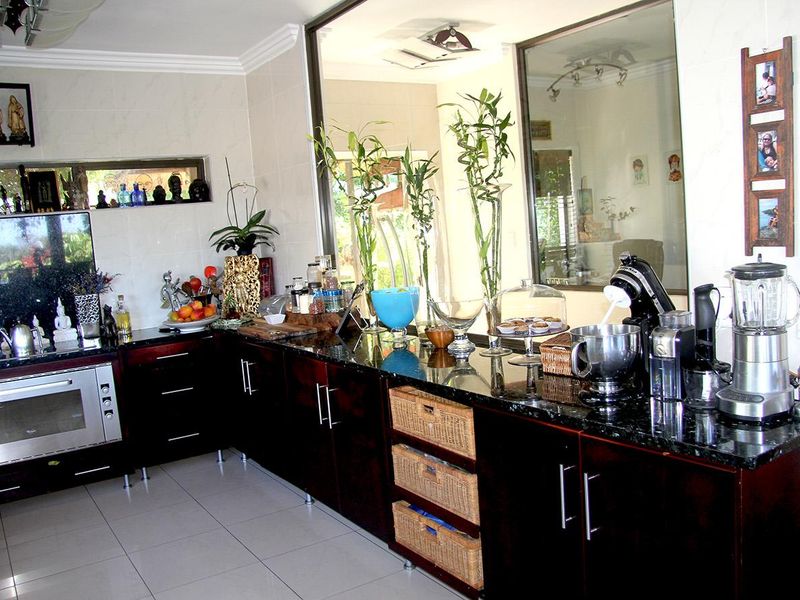 Furnished Exotic Home - Photo 5